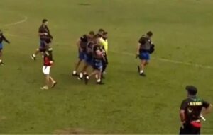 Árbitro é preso em campo durante final de campeonato amador no Guarujá