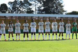Atletas do Atltico antes de jogo pela Srie A2 do Brasileiro (foto: Daniela Veiga/Atltico)
