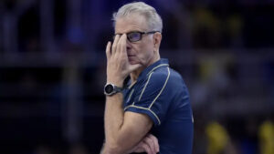 Bernardinho durante partida da Seleo Brasileira Masculina de Vlei na Liga das Naes (foto: Mauricio Val/FV Imagem/CBV)