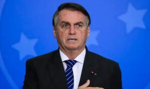 Bolsonaro interrompe compromissos em Goiás após mal-estar em evento
