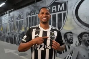 Botafogo processa Atlético por atraso na venda de Júnior Santos