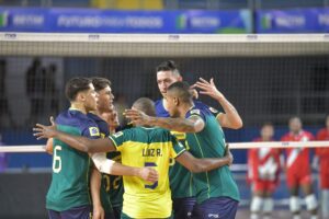 Brasil comemora ponto sobre o Peru na Copa Amrica de vlei (foto: Gustavo Rabelo / BHFOTO)