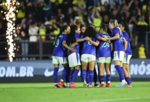 Brasil vence Japão em amistoso com gol de estreante Jhonson