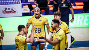 Brasil comemora ponto contra o Ir, na Liga das Naes Masculina de Vlei (foto: Divulgao/FIVB)