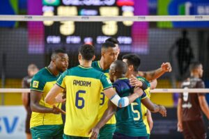 Brasil comemora ponto contra a Venezuela na Copa Amrica Masculina de Vlei (foto: Gustavo Rabelo / BHFOTO)