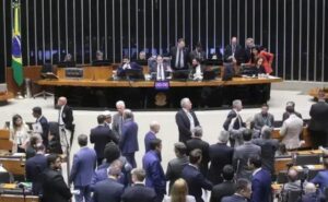 Câmara agenda votação de projeto que suspende aumento do IOF