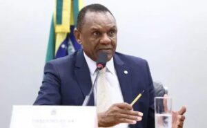 Câmara dos Deputados avança na regulamentação da profissão de Orientação e Mobilidade