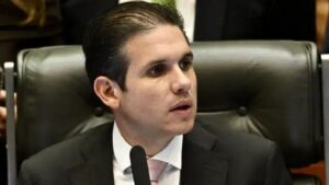 Câmara dos Deputados propõe acumular aposentadoria com salário de parlamentar