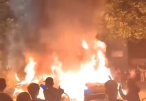 Trecho de vdeo que mostra parte do caos aps festa do ttulo do PSG (foto: Redes sociais/Reproduo)