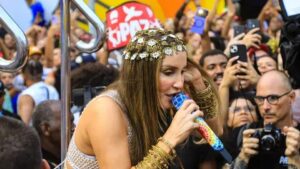 Claudia Leitte gera polêmica com mensagem a comunidade LGBT durante show