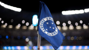 Bandeirinha do Cruzeiro no Mineiro (foto: Gustavo Martins/Cruzeiro)
