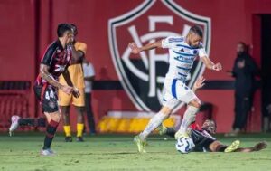 Cruzeiro e Vitória ficam no 0 a 0 em partida marcada por chuva intensa
