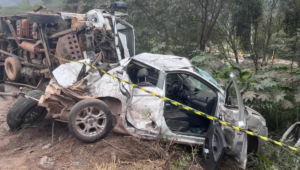 Acidente entre caminhão e dois veículos deixa um morto e três feridos na BR-381, em Jaguaraçu | Vales de Minas Gerais