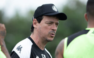 Fernando Diniz, tcnico do Vasco, durante treinamento no Rio de Janeiro (foto: Matheus Lima/Vasco)