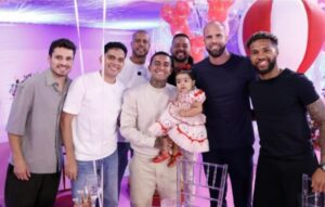 Dudu festa de jogadores (foto: Reproduo)