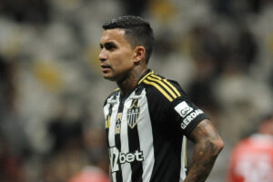 Dudu em ao pelo Atltico (foto: Alexandre Guzanshe/EM/DA.Press)