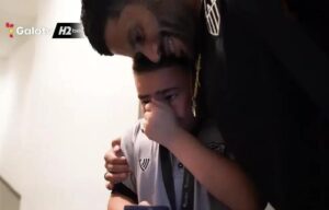 Encontro emocionante entre jovem torcedor do Ceará e Hulk, do Atlético