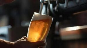 Ex-mestre cervejeiro perde indenização por alcoolismo após atuar na Ambev