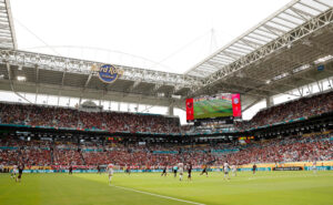 Duelo entre Flamengo e Bayern de Munique no Hard Rock Stadium, em Miami Gardens, registrou bom pblico pelo Mundial de Clubes (foto: Michael Reaves/Getty Images via AFP)
