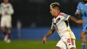 Soteldo, atacante do Fluminense, com a camisa da Seleo da Venezuela (foto: Eitan Abramovich/AFP)