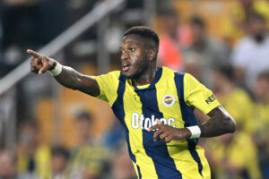 Fred em ao pelo Fenerbahe (foto: Ozan KOSE / AFP)