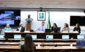 Governo busca soluções para erradicar analfabetismo no Brasil com novo plano educacional