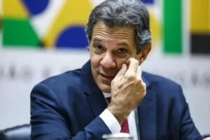 Haddad busca solução para o aumento do IOF antes da viagem de Lula à França