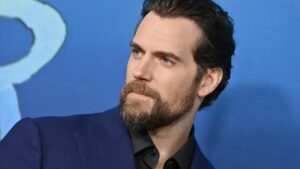 Henry Cavill surpreende com novo visual no Taormina Film Festival