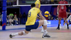 Honorato faz defesa pela Seleo contra o Ir na Liga das Naes Masculina de Vlei (foto: Mauricio Val/FV Imagem/CBV)