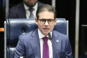 Hugo Motta defende sua posição após derrubada do decreto do IOF: "Nós avisamos"