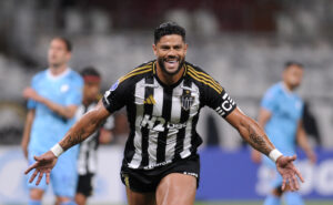 Hulk, atacante do Atltico, comemora gol contra o Deportes Iquique-CHI no Mineiro (foto: Alexandre Guzanshe/EM/D.A. Press)