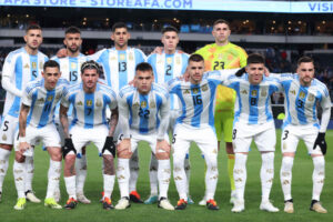 Jogadores da Seleo Argentina (foto: TRIBALLEAU / AFP)