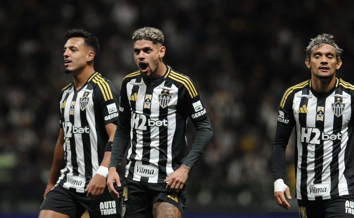 Gabriel Menino, Rubens e Gustavo Scarpa em comemorao de gol do Atltico contra o Internacional, na Arena MRV - (foto: Alexandre Guzanshe/EM/D.A. Press)