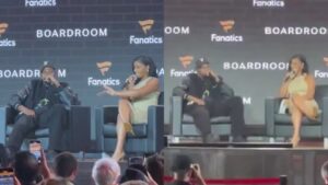 Kevin Durant descobriu em evento com fs que foi trocado de time (foto: Reproduo)