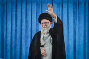 Khamenei reafirma que Irã nunca se renderá a Israel e ameaça EUA