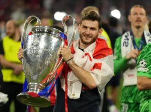 Khvicha Kvaratskhelia brilha e conquista Champions e ligas europeias