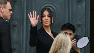 Ladrão condenado por assalto a Kim Kardashian morre após sentença