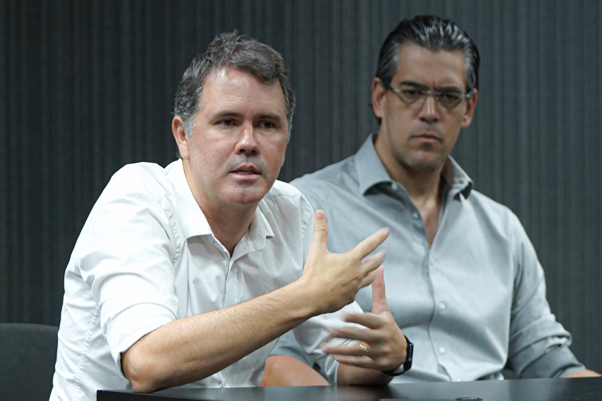 Luiz Carlos Azevedo, gerente de base do Atltico, ao lado do CSO do clube, Paulo Bracks - (foto: Fabio Pinel/Atltico) Luiz Carlos Azevedo, gerente de base do Atltico, ao lado do CSO do clube, Paulo Bracks - (foto: Fabio Pinel/Atltico)