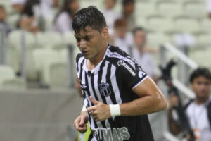 Luiz Henrique em ao pelo Cear em 2012 (foto: Divulgao/Cear)