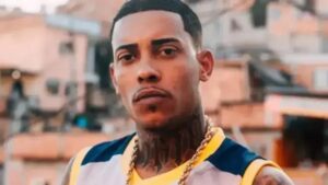 MC Poze é libertado em festa com fãs e familiares no Rio de Janeiro