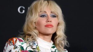 Miley Cyrus revela gastos ocultos com drogas em podcast