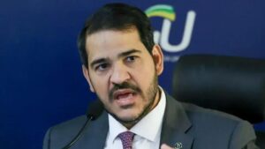 Ministro ironiza Romeu Zema em evento em Mariana e cita Adélia Prado