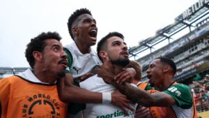Jogadores do Palmeiras comemorando gol no Mundial de Clubes (foto: Cesar Greco/Palmeiras)