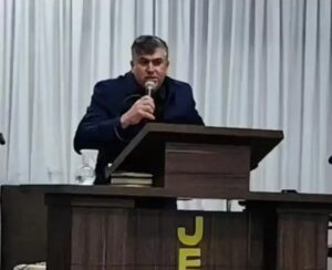 Pastor Sérgio Carvinho falece durante culto ao vivo em Caxias do Sul