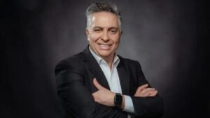Prefeito de Belo Horizonte retorna ao Brasil após evento em Israel