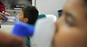 Quando buscar atendimento médico para crianças e idosos com problemas respiratórios