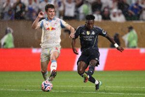 Vini Jr marcou o primeiro gol do Real Madrid contra o RB Salzburg (foto: FRANCK FIFE / AFP)