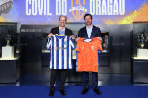 Ricardo Guimares e Andr Villas-Boas (foto: Henrique Chendes/Coimbra FC Porto)
