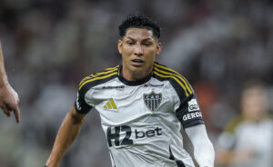Rony em ao pelo Atltico em jogo contra o Cear, na Arena Castelo (foto: Pedro Souza/Atltico)