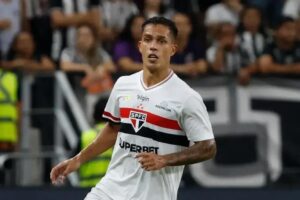 Santos avança na contratação de Igor Vinícius, lateral do São Paulo